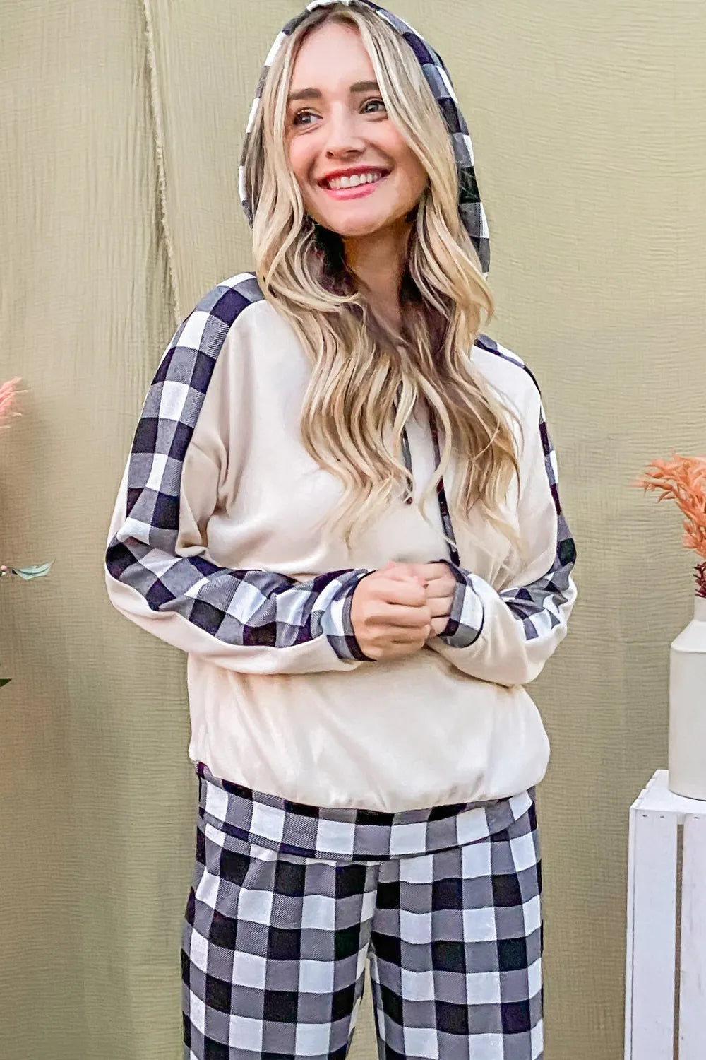 Plaid pants with drawstring waist and relaxed fit