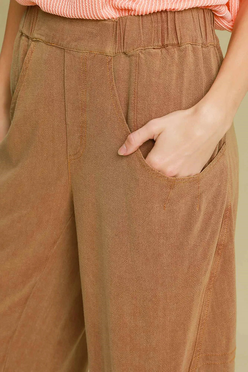 Casual linen-cotton pants with functional side pockets