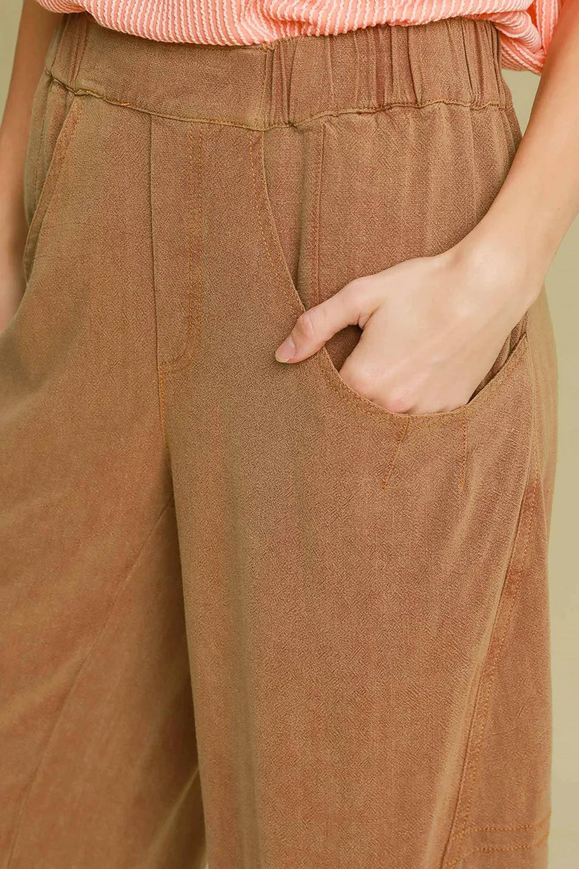 Casual linen-cotton pants with functional side pockets
