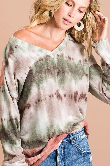 Stretchy boho tie-dye V-neck top with ombré green-beige tones, loose fit, casual soft fabric